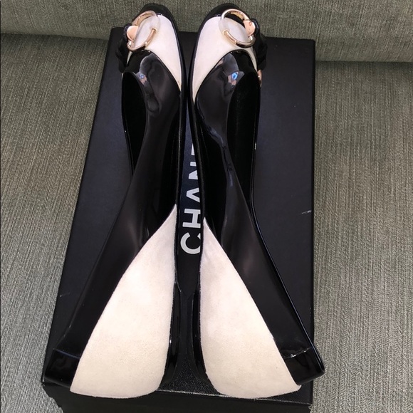 CHANEL suede and patent leather flats - Picture 10 of 11